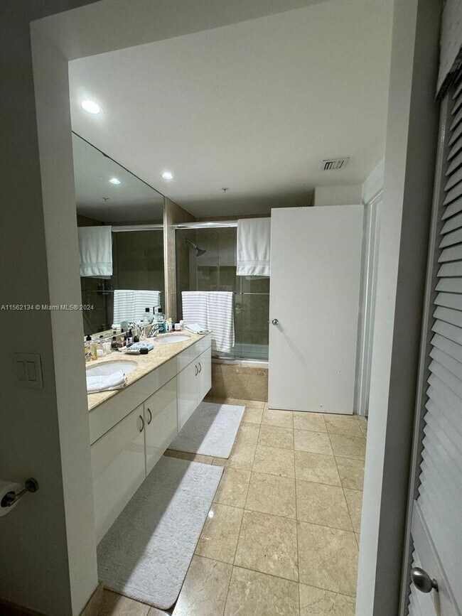 Foto del edificio - 801 Brickell Key Blvd