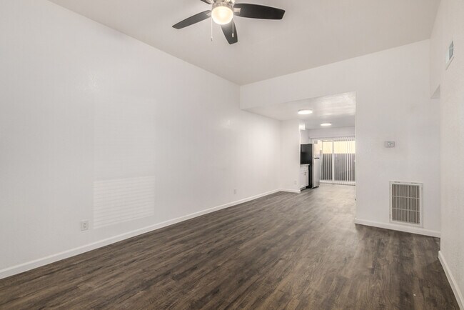 Foto del edificio - 6042 W Oregon Ave