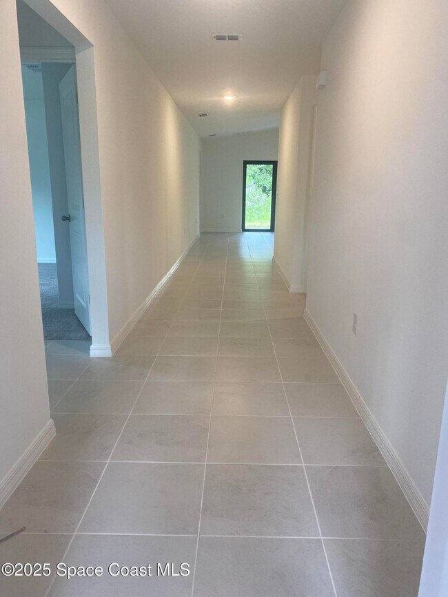 Foto del edificio - 341 Titan Rd SE