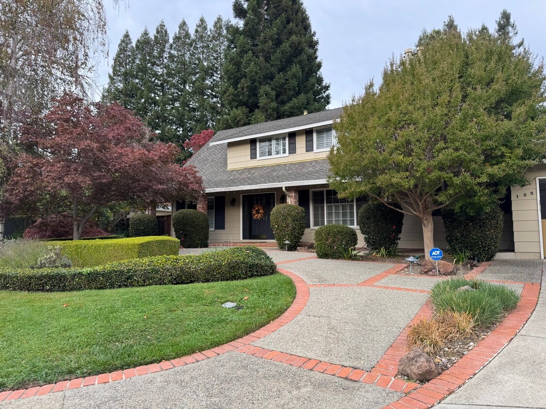 Primary Photo - 125 Timberline Ct