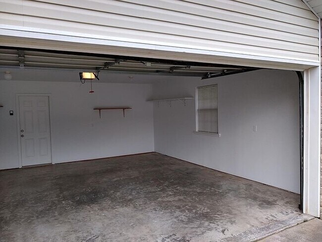 Building Photo - 401 Hayley Ct