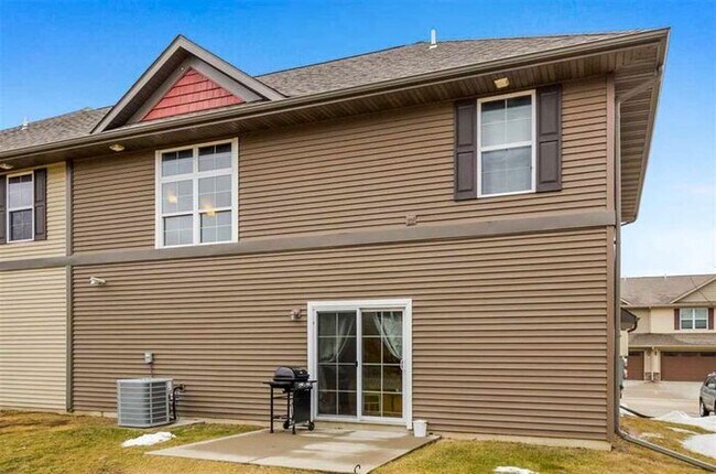 Building Photo - $1,495 | 3 Bedroom, 2.5 Bathroom Town Home...