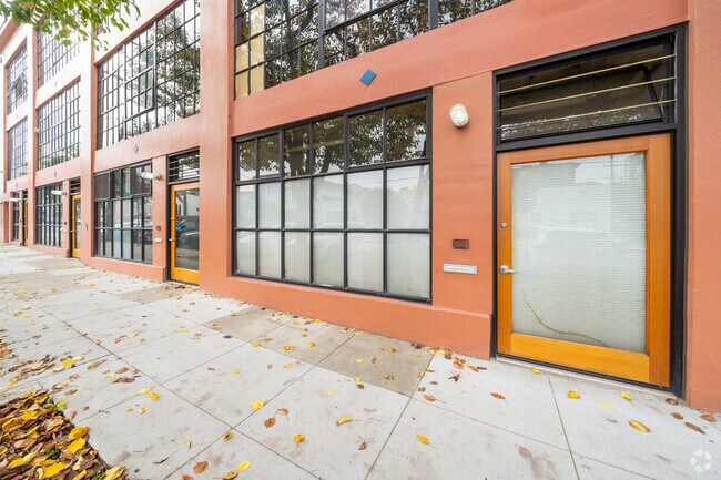 Entrance - 600-614 York St
