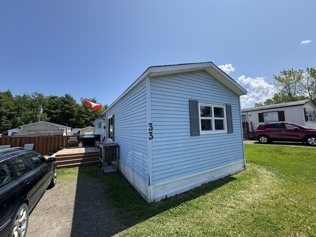 Building Photo - 33 Midway Dr