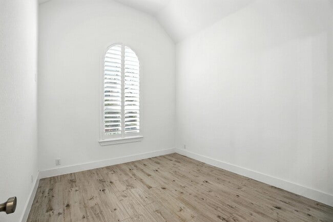 Building Photo - 220 Corazon