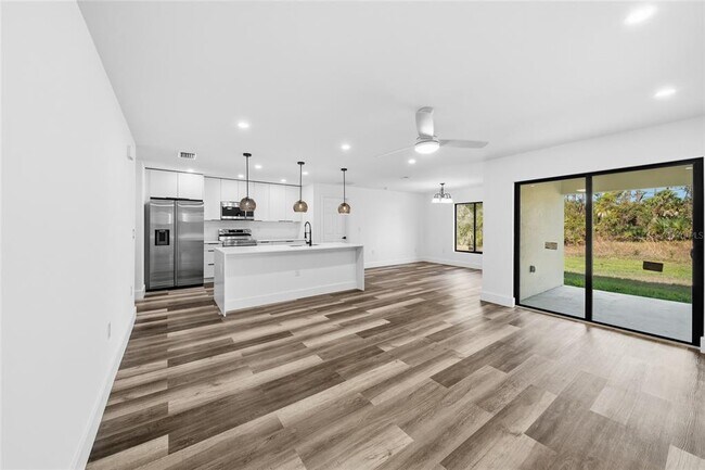 Foto del edificio - 15468 Chamberlain Blvd