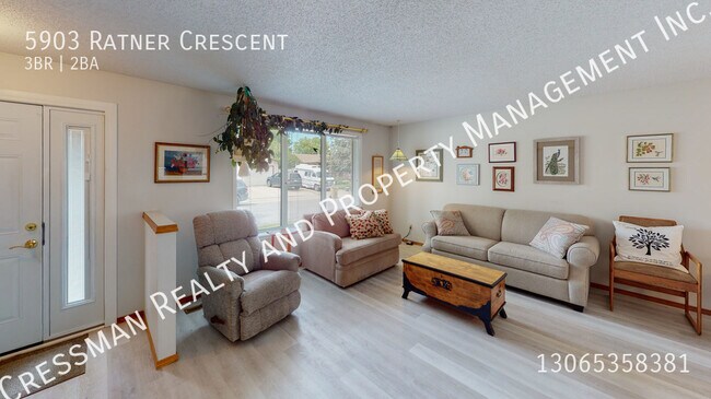 Photo du bâtiment - Full 3 Bed, 2 Bath House in Lakewood with Double detached Garage and Backyard!