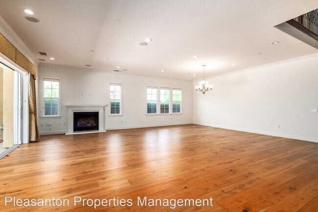 Building Photo - 6 br, 6.5 bath House - 3013 Drysdale St.