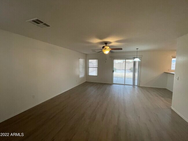 Foto del edificio - 1700 W Harding Ave