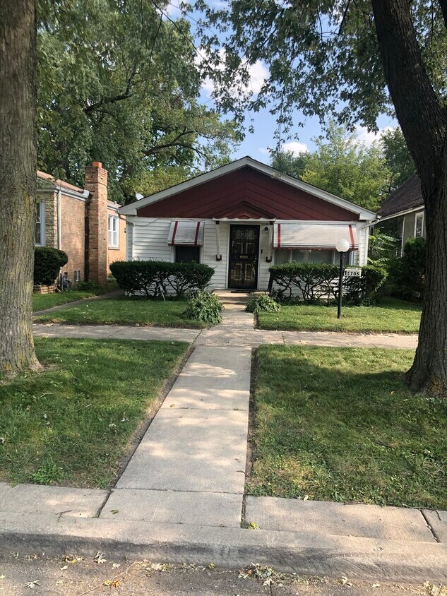 Primary Photo - 15705 Ashland Ave