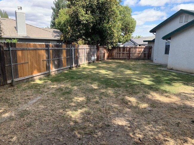 Building Photo - Charming 3 Bed, 2 Bath Home with Spacious ...