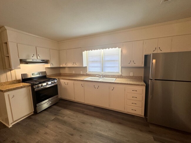 Building Photo - 115 Herty Dr