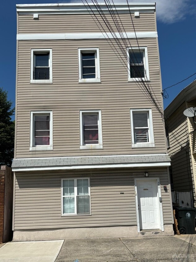 462 Compton Ave Unit 1, Perth Amboy, NJ 08861 Room for Rent in Perth