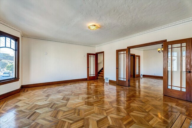 Building Photo - Spacious and Sophisticated Outer Richmond ...