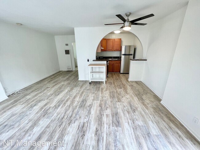 Foto del edificio - Studio, 1 bath Apartment - 12301 & 12307 P...