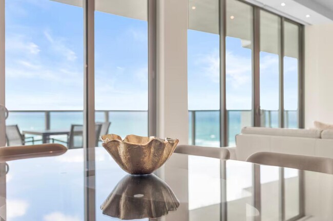 Foto del edificio - 3100 N Ocean Dr