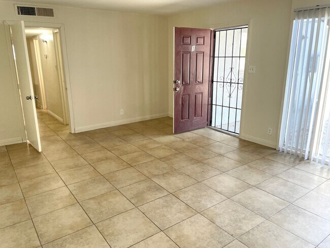 Foto del edificio - 3351 Brussels St