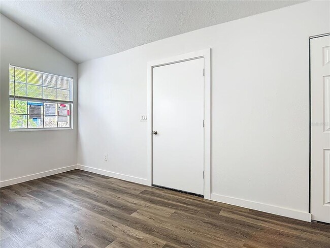 Foto del edificio - 2717 N Poinciana Blvd