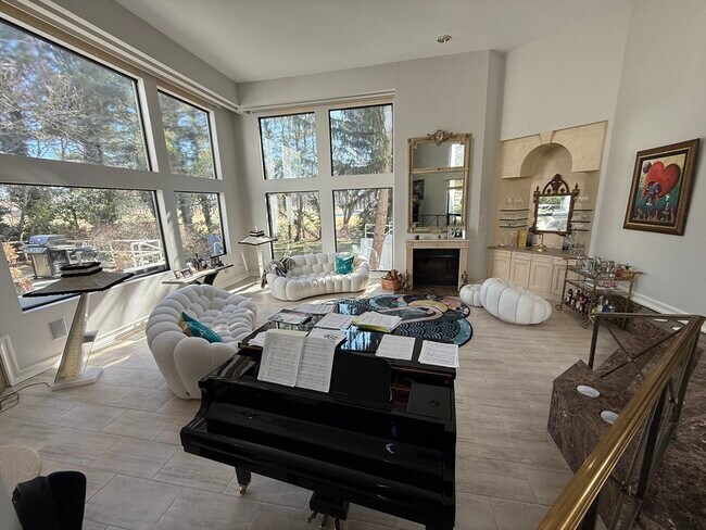 Building Photo - 132 Yarmouth Rd