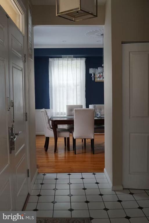 Building Photo - 6673 McLean Dr