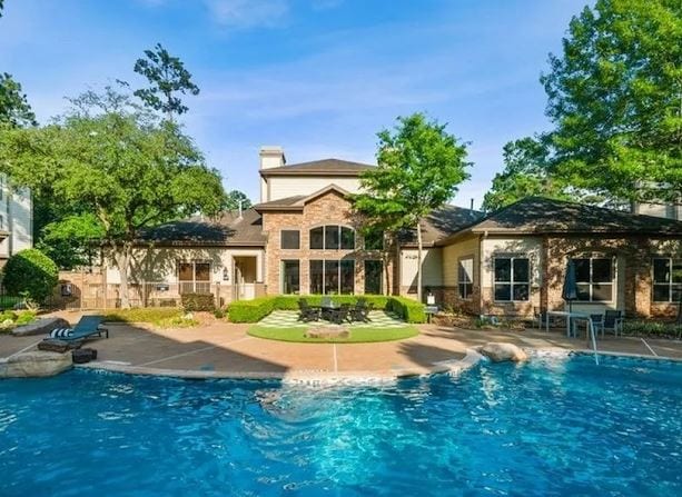 Building Photo - 6900 Lake Woodlands Dr