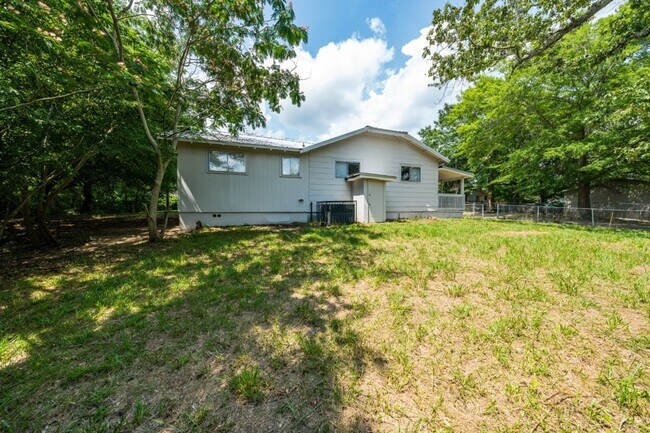 Foto del edificio - Beautifully Renovated Docena Home – Pet Friendly & Move-In Ready!