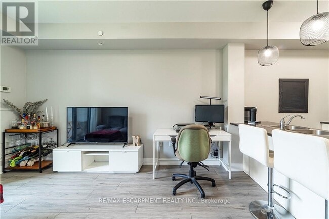 Building Photo - 125 Shoreview Pl