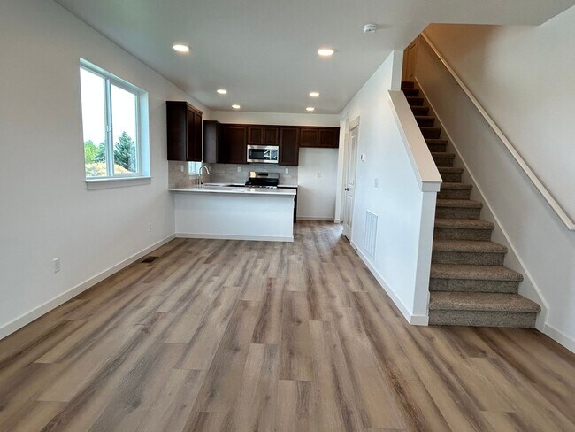 Foto del edificio - 421 Needlegrass Ln