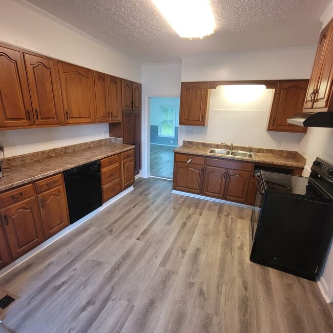 Building Photo - 3/2 -Bonus Room & Basement-Livingston