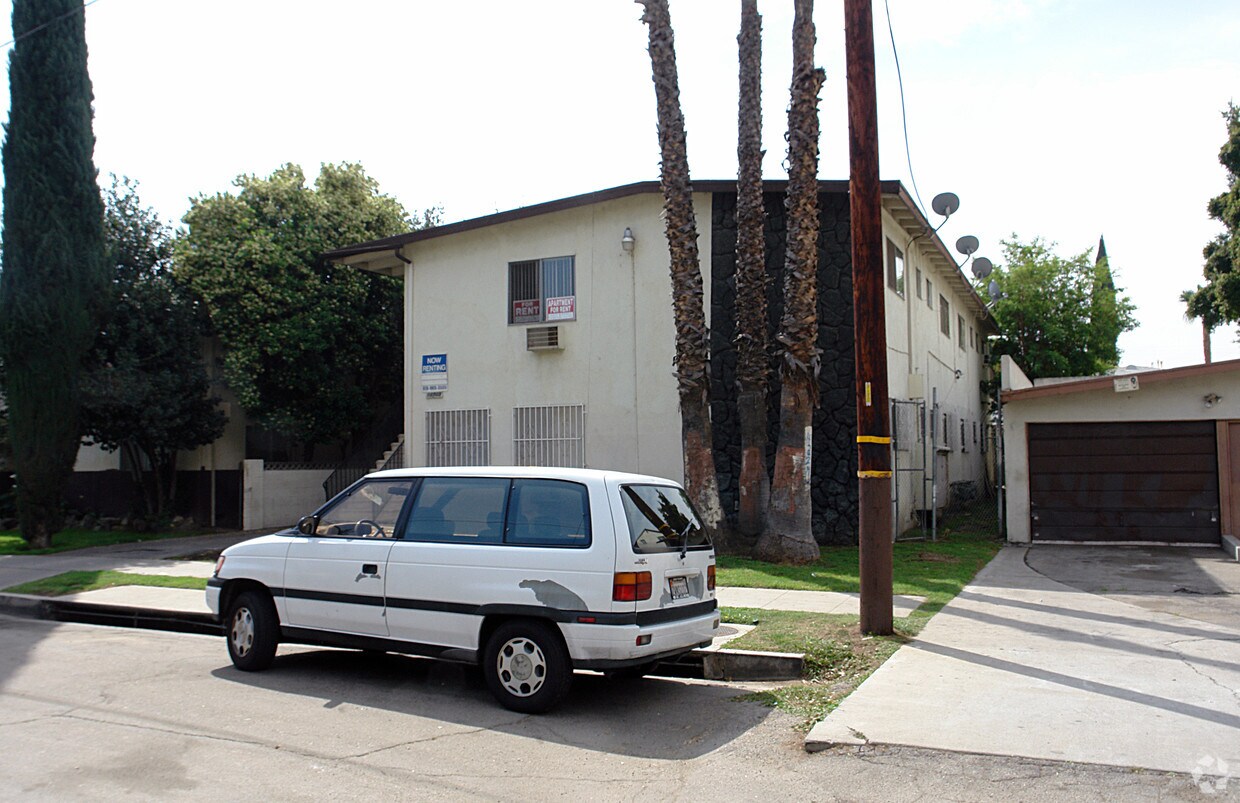 Building Photo - 14748 Strathern St
