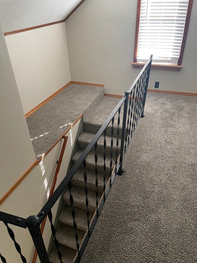 view 1 to upstairs bedroom - 1293 Leonora Ave
