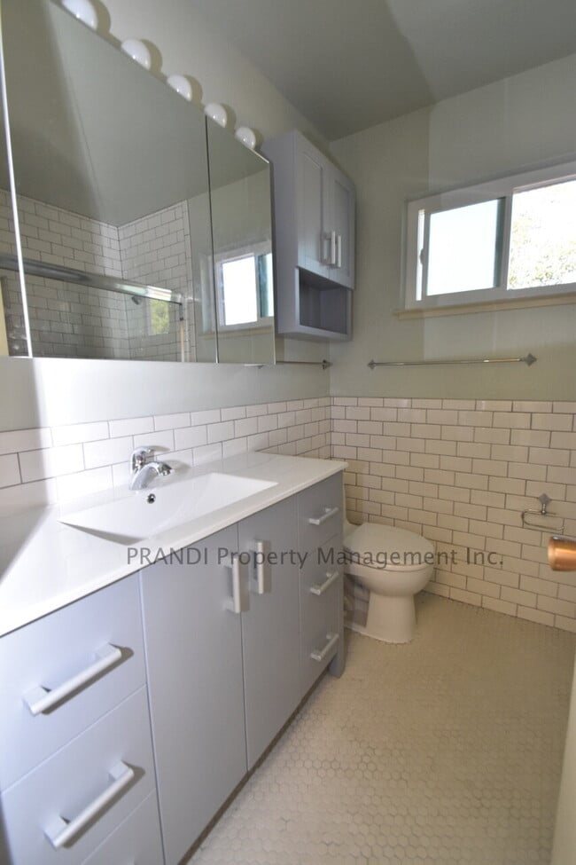 Building Photo - Bright & Peaceful 2BR Townhouse with Deck,...