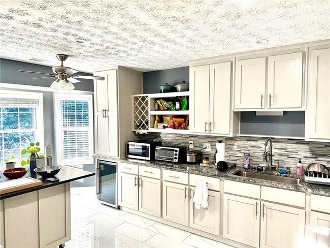 Foto del edificio - 3310 Stratton Ln