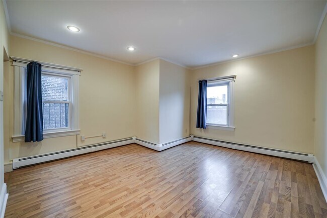 Building Photo - 122 Jewett Ave