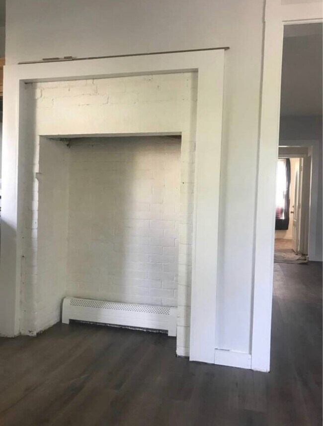 Building Photo - 203 Spring St