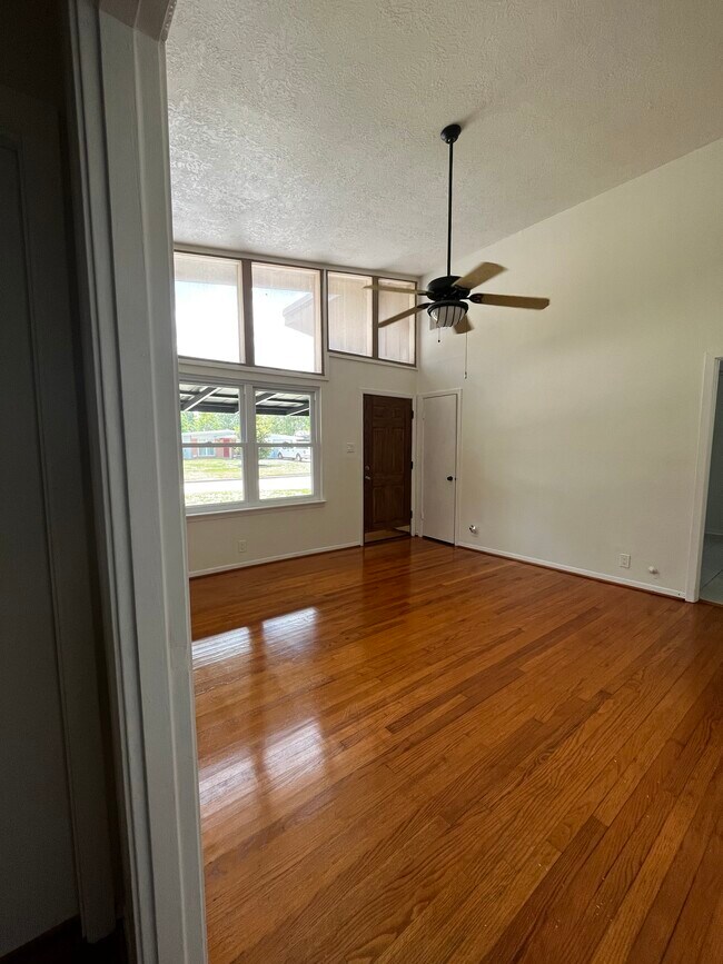 Foto del edificio - 6926 Cole Creek Dr