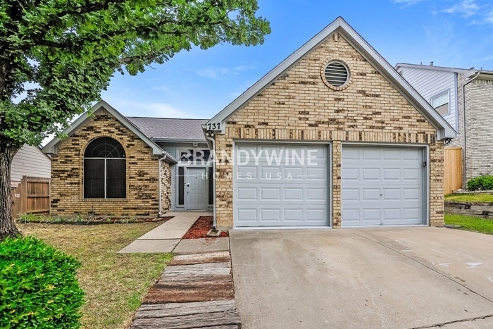 Foto principal - 737 Lionel Way