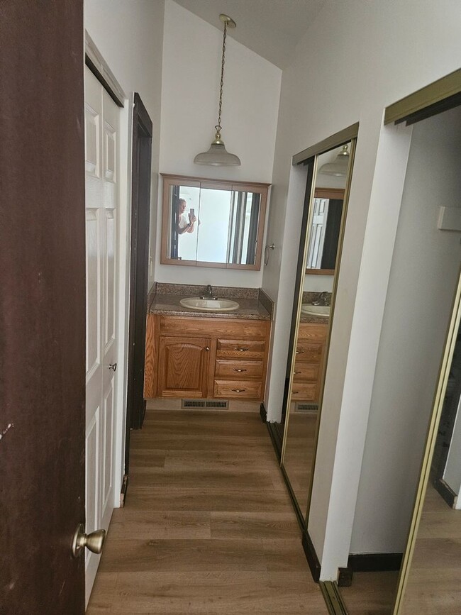 Foto del edificio - Cozy 3 Bedroom Townhome Near CSU