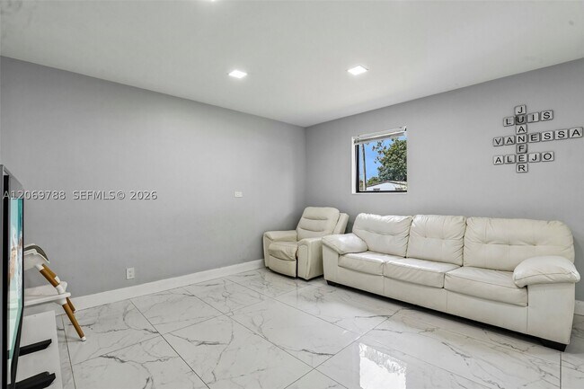 Building Photo - 1421 N 68th Ave