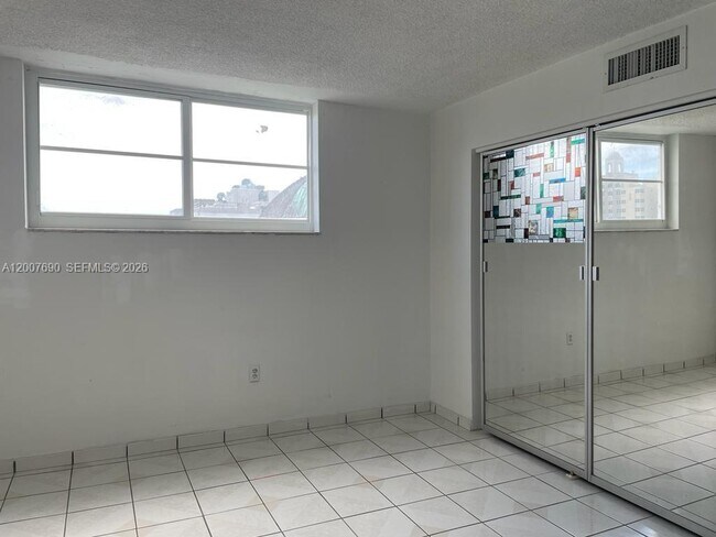 Foto del edificio - 1750 James Ave