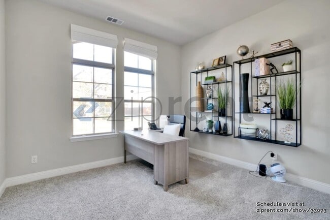 Foto del edificio - 12790 Royal Oaks Ln