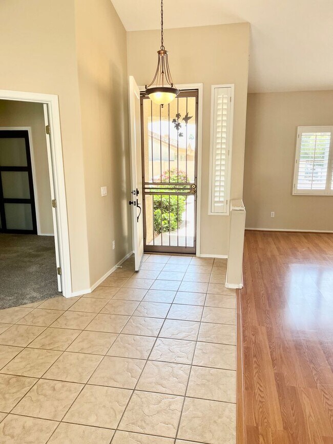 Building Photo - 3-6 Month Rental, Amazing Water Front Property With Private Pool!