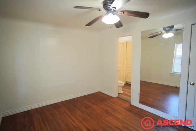 Foto del edificio - 512 Woodrow Ave