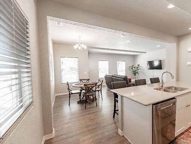 Building Photo - $2600 - 3BR/2.5BA Charming fully furnished...
