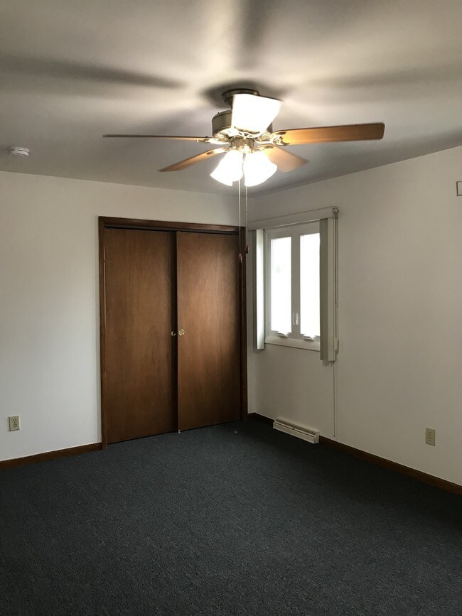 Building Photo - 226 E Woodlawn Rd