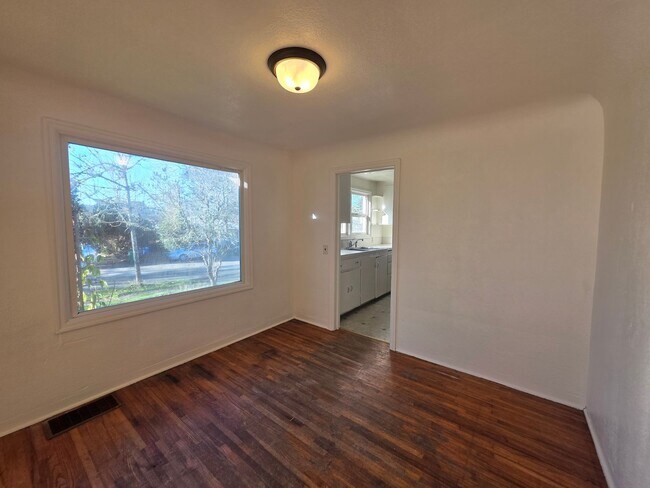 Foto del edificio - Charming 2 bed 1 bath