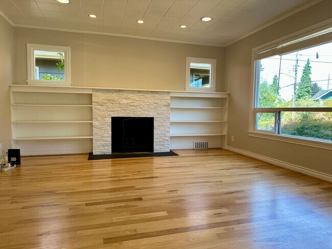 Foto del edificio - Great Maple Leaf 3 Bedroom Home - Location...