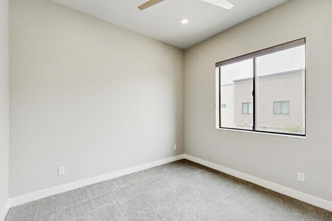 Foto del edificio - 2645 E Osborn Rd