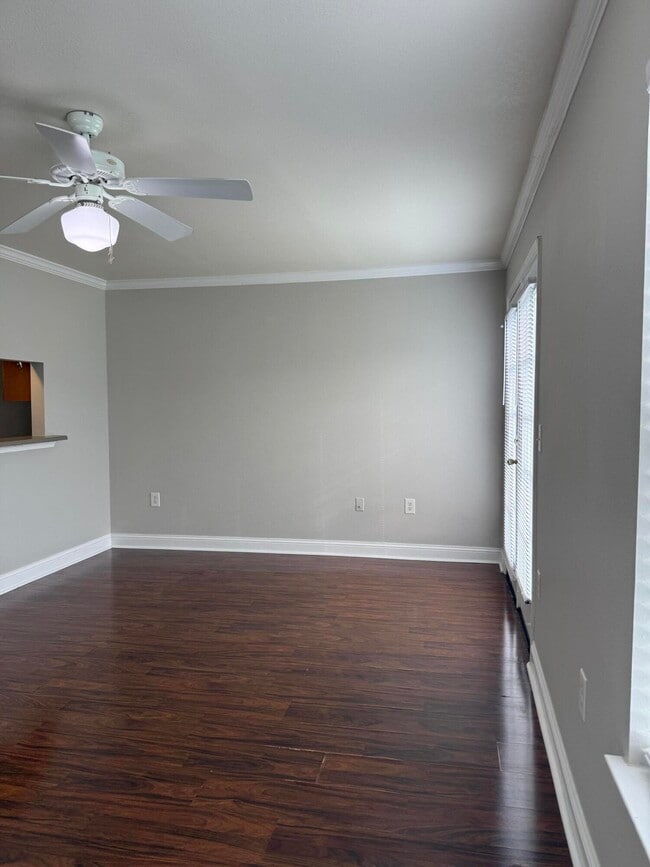 Building Photo - 764 Majestic Dr