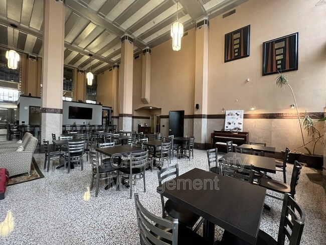 Foto del edificio - 221 W Lancaster Ave